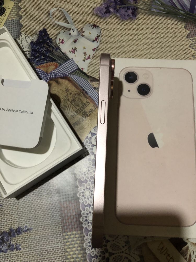 IPhone 13 в розовом цвете
