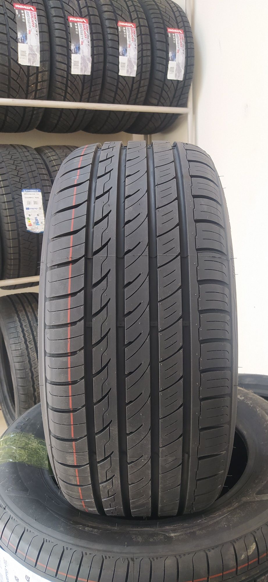 Rapid 235/45R18 P609 98Y
