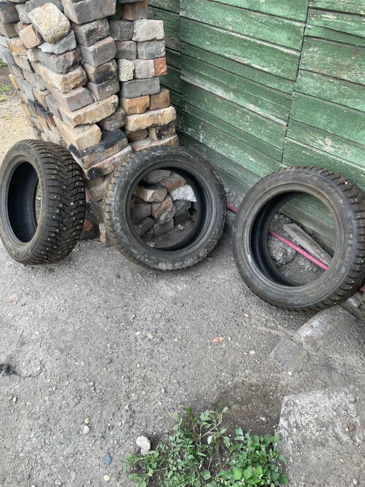 Зимние шины с шипами комплект