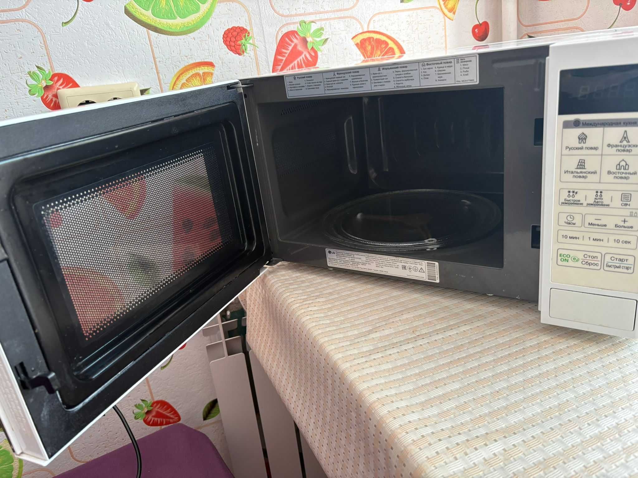 Микроволновая печь LG в идеальном состоянии