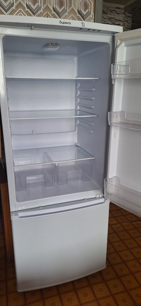 Продам Холодильник Бирюса