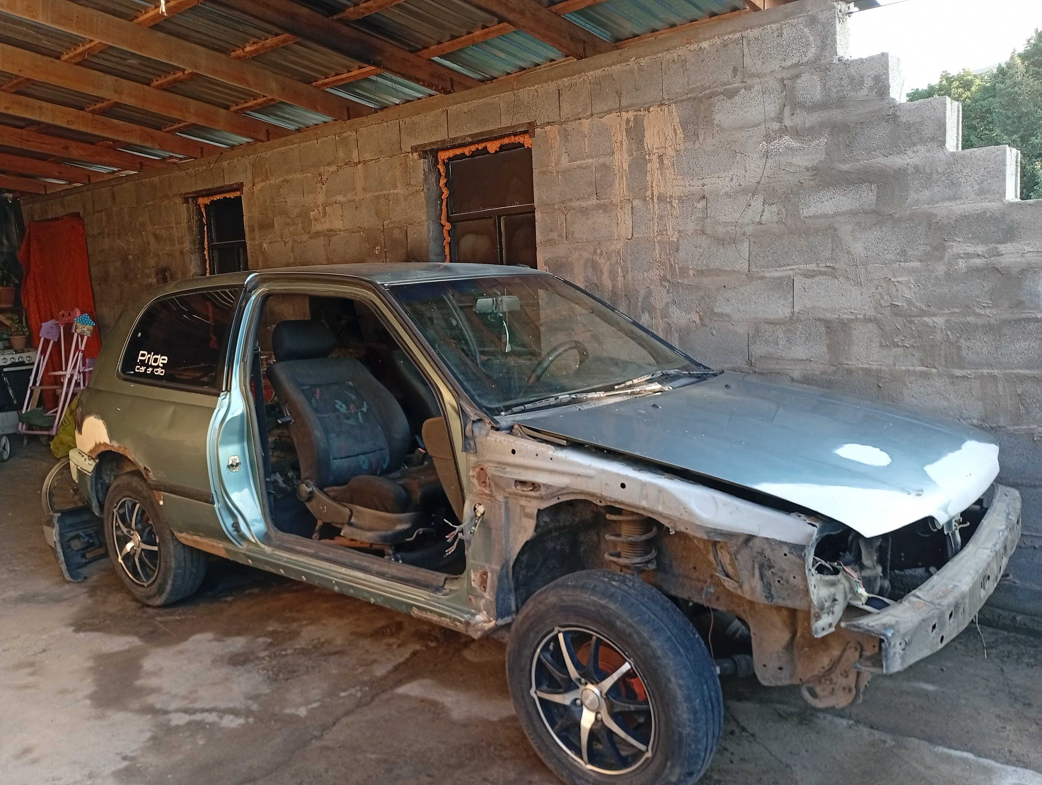 Продам машину Nissan Sunny в разобранном состоянии