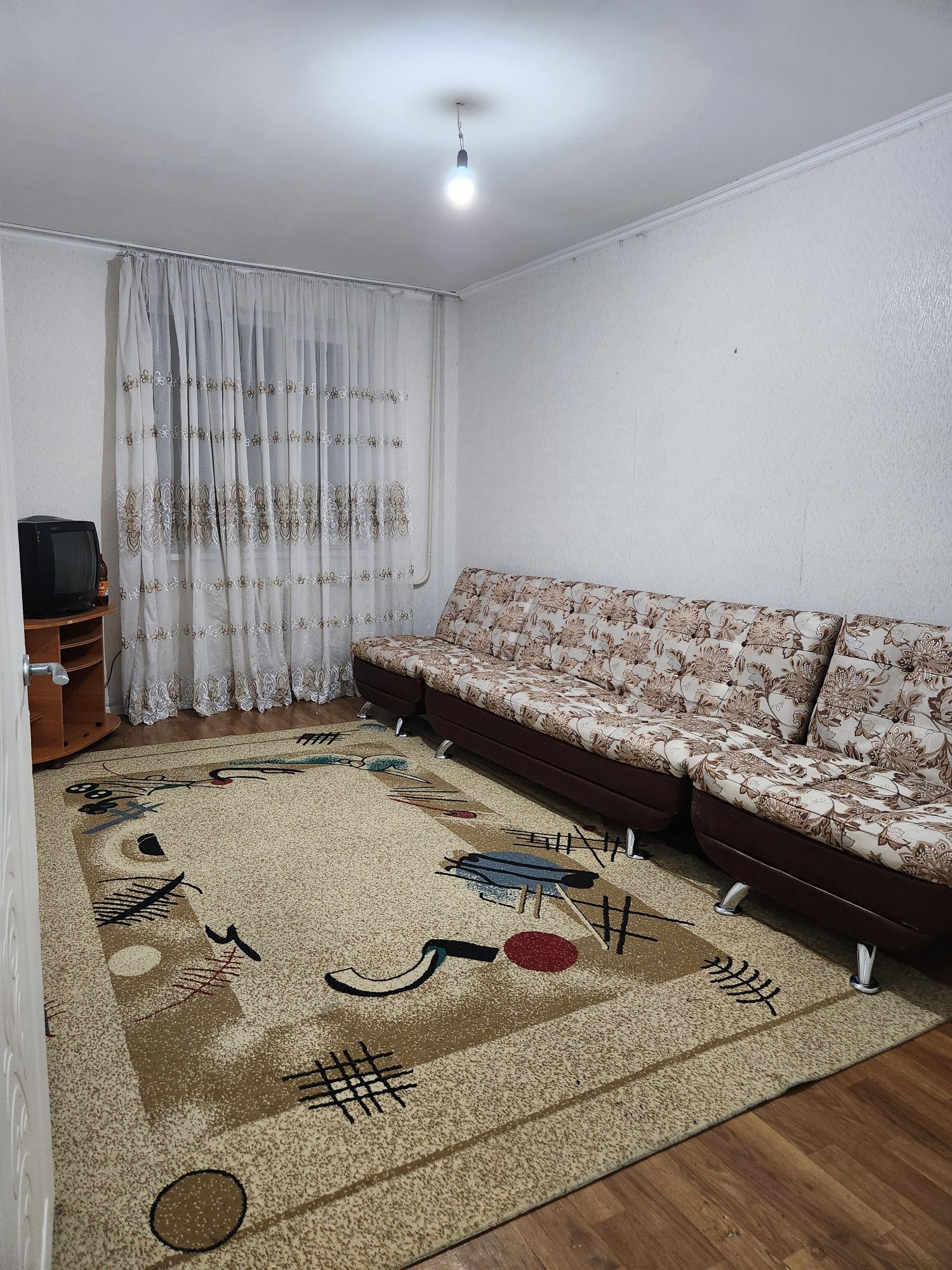 Продается диван с двумя креслами
