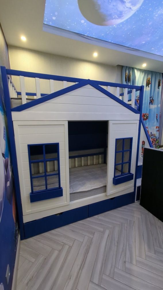Продам кровать двухярусную для мальчиков