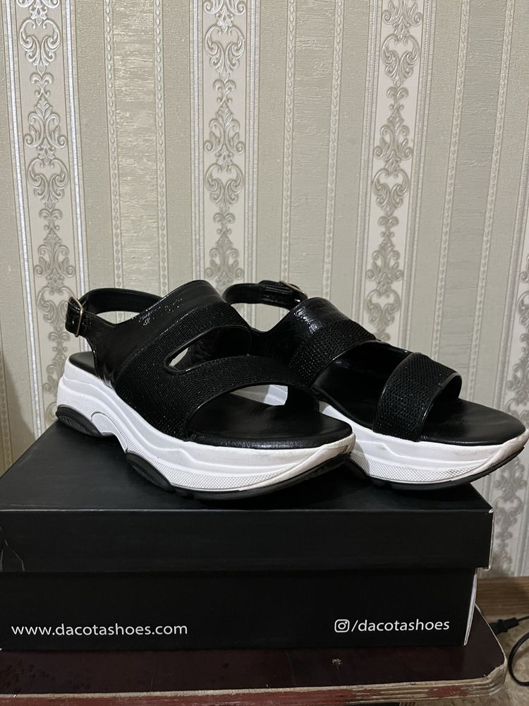 Продам сандали 41р