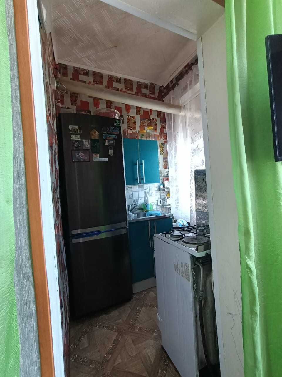 Продам 4х комнатную квартиру возле центра города.