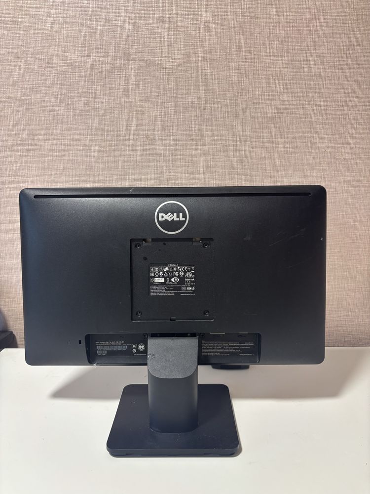 Монитор DELL 1600x900