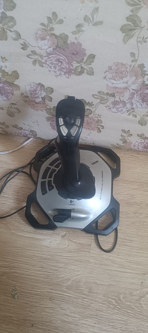 Игровой джойстик