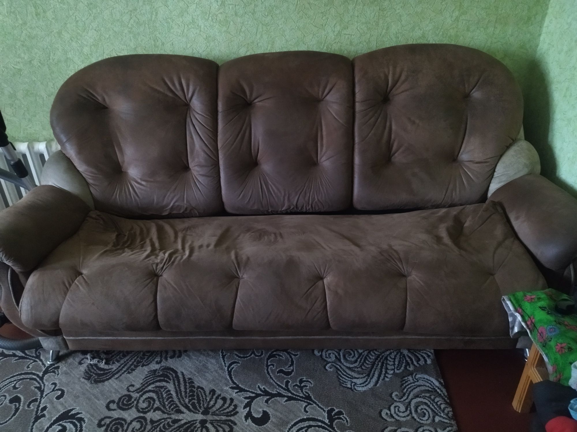 Отдам даром диван