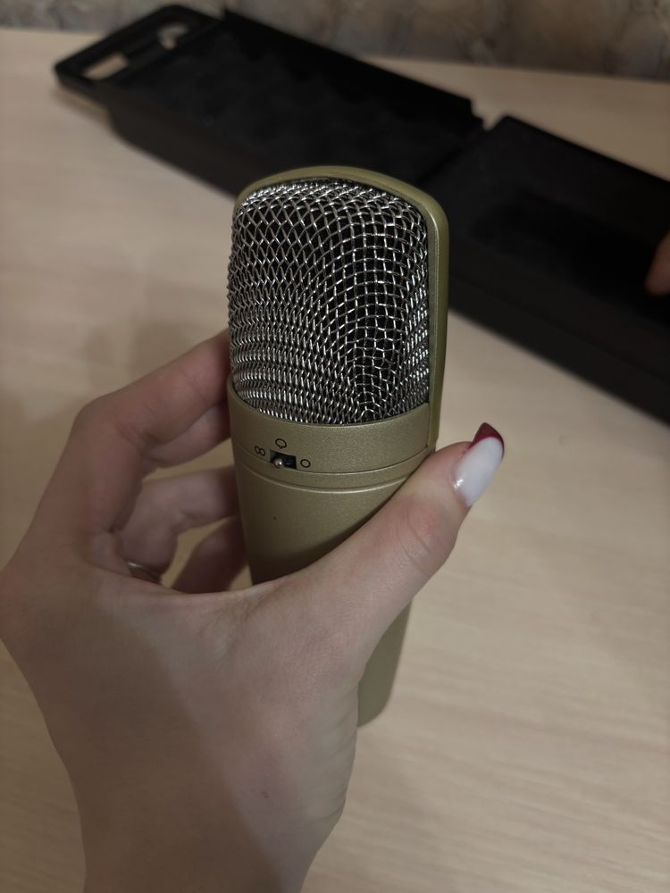 Продам микрофон  behringer c-3