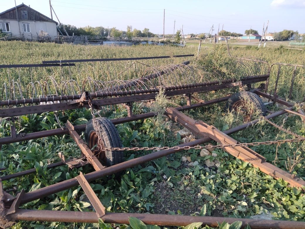 Продается трактор с Куном. Грабли.бочка. Селхоз запчасти