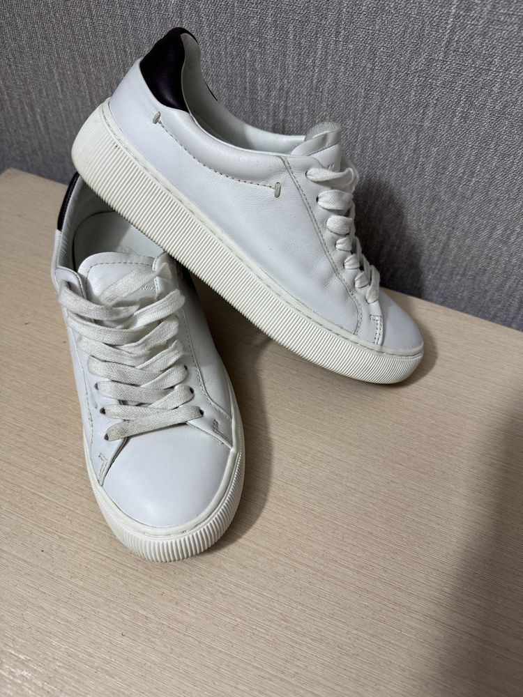 Кроссовки 35 размер Massimo Dutti