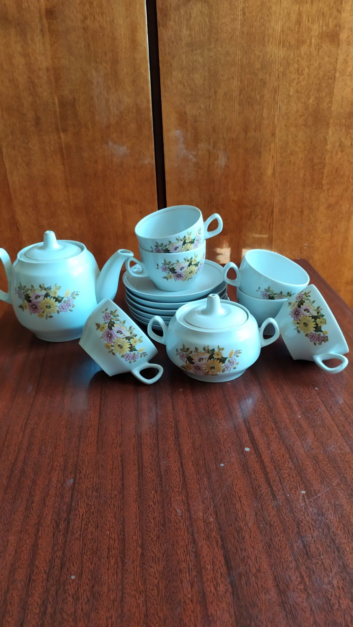 Сервизы чайные. Продам.