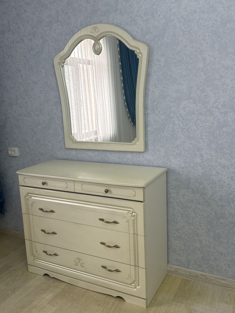 Продам спальный гарнитур