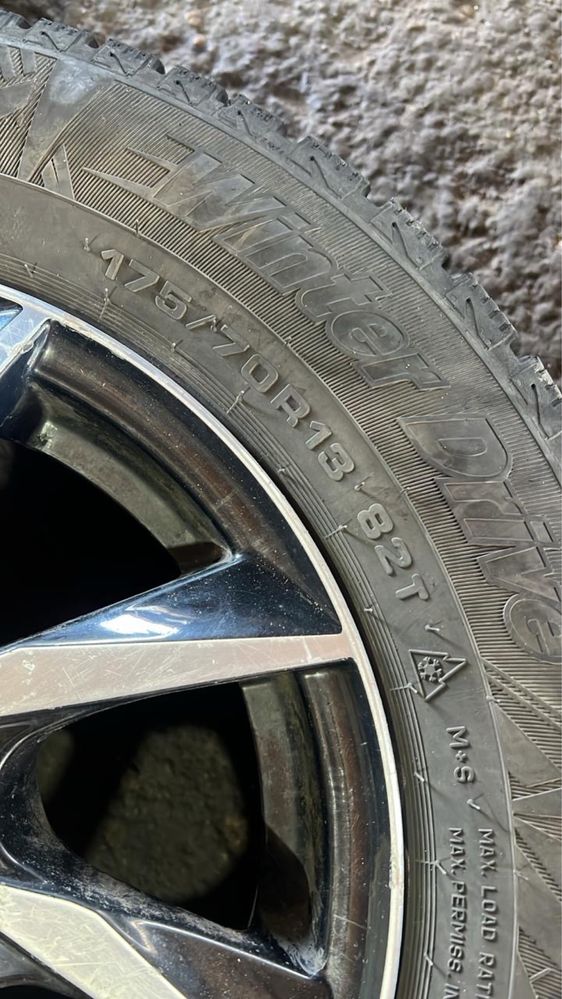 Продам 4 колеса с дисками
