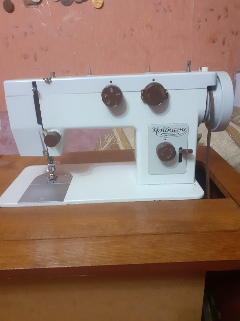 Продам швейную машину