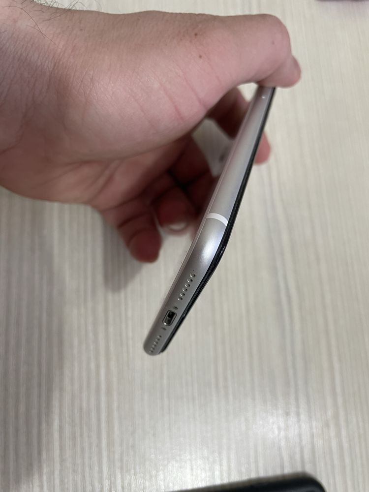 Продам Iphone SE 2020_64Gb_в _идеальном _состоянии