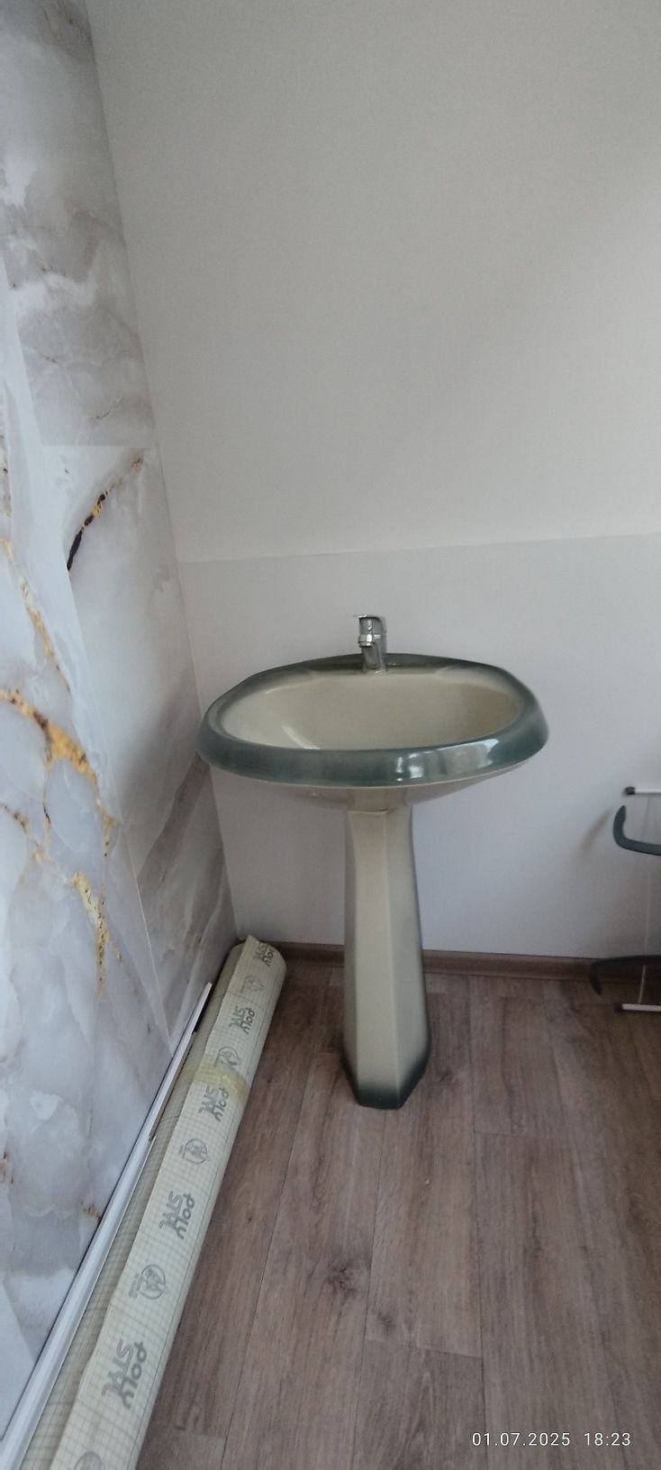Продам раковина в ванную .б у.