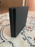 Продаю игровую приставку Sony Playstation 4.