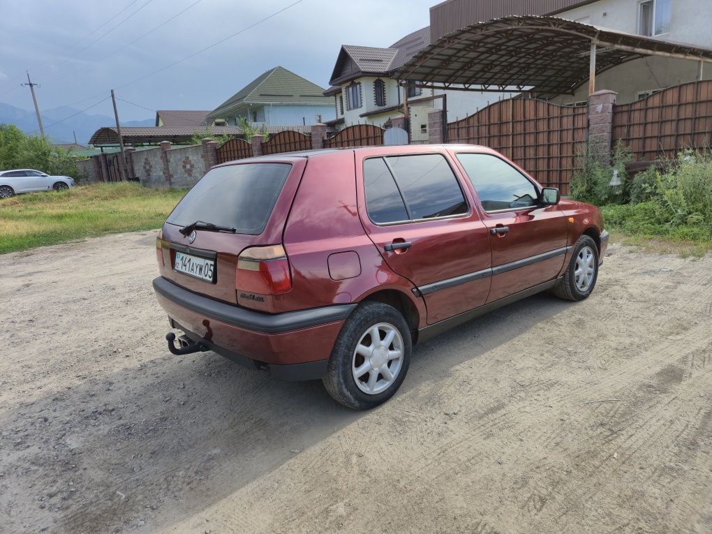 Продам гольф3 состаяние хорошее. Об. 1,8 год 1991
