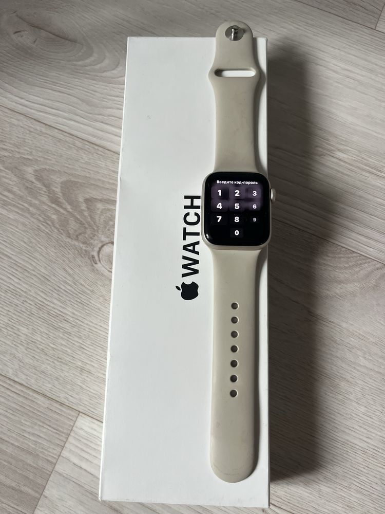 Продам Apple Watch SE