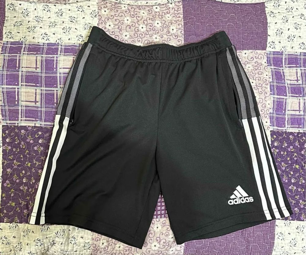 Продам шорты adidas