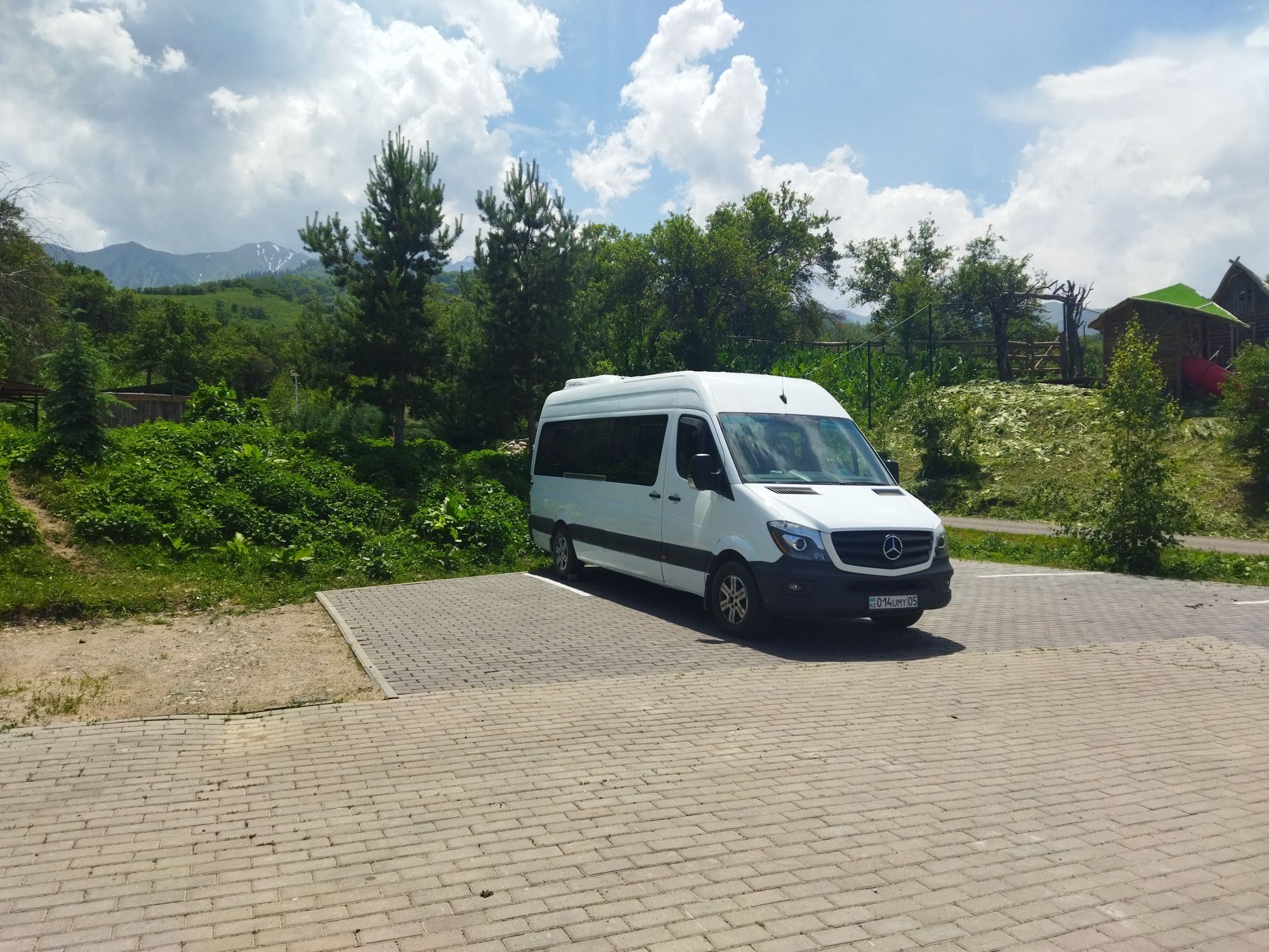 Пасажирские перевозки на тоМерседес спринтер Аренда микроватобуса