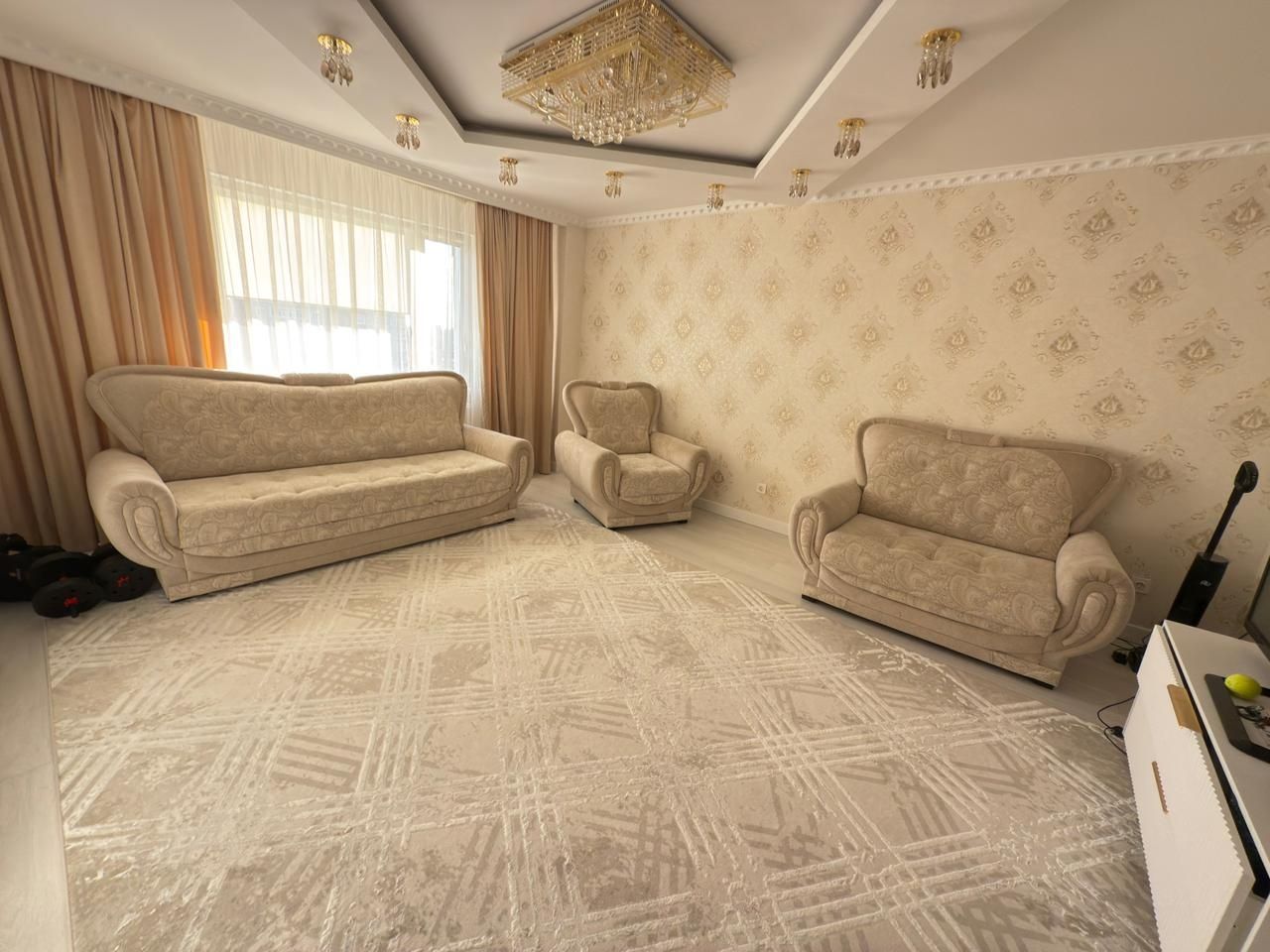 Продам комплект. Диван, кресло и мини диван раздвегаеться