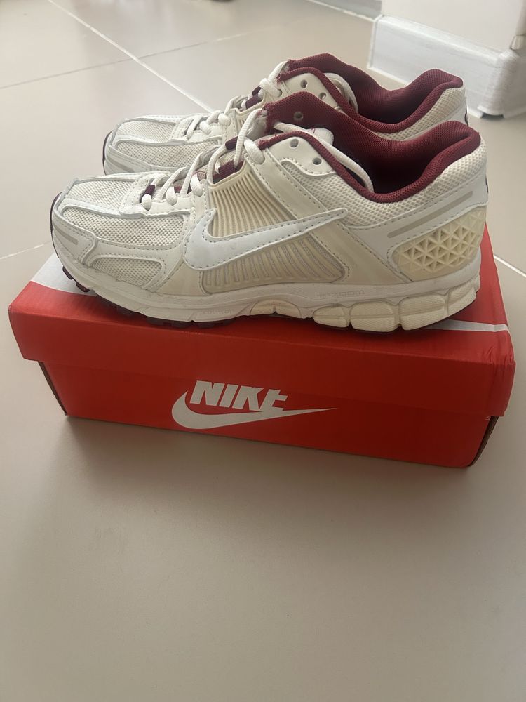 Кроссовки Nike