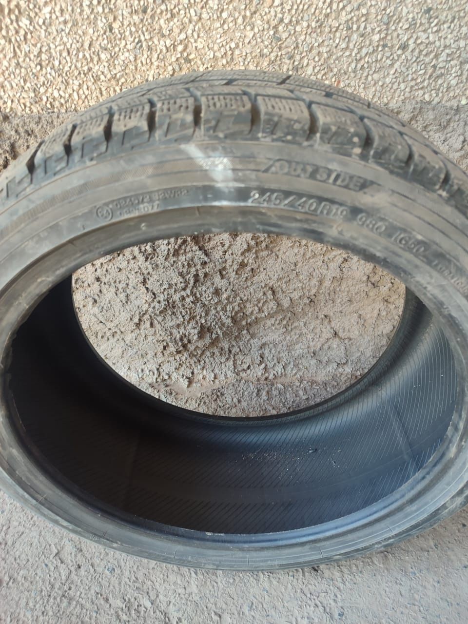 245/40R 19, зимние шины, в отличном состоянии