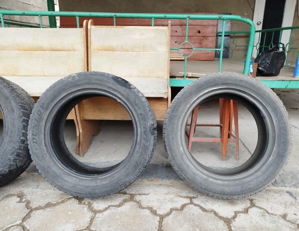 Продам зимние шины размер 215,55,16