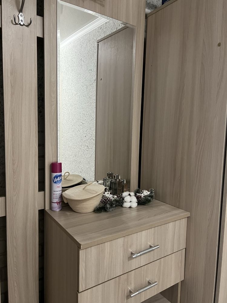 Продам шкаф в прихожую