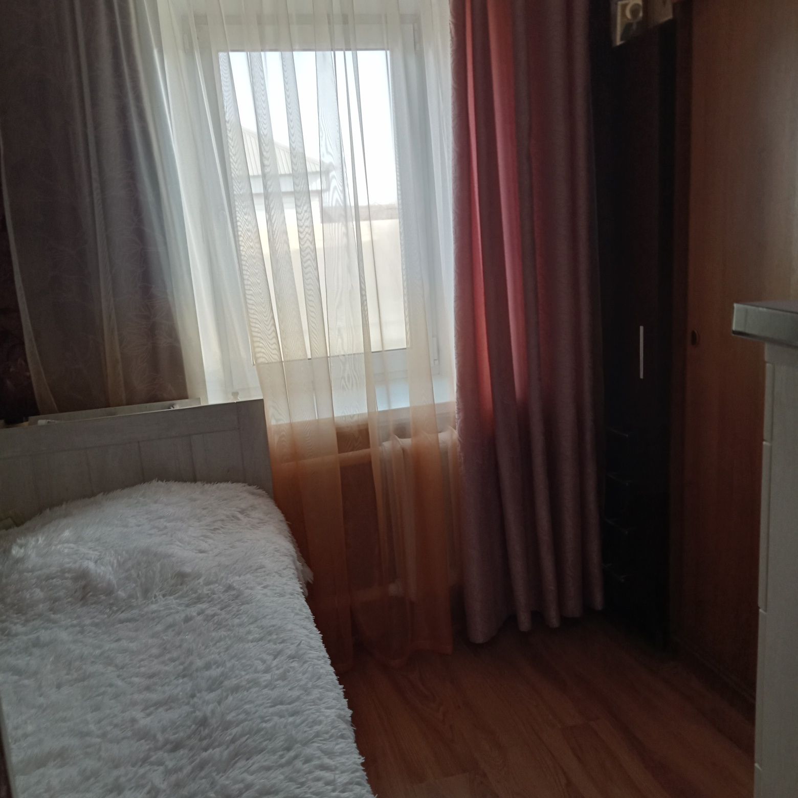 Продам дом,77 КВ,4 комнаты,кухня-столовая,ванная комната,туалет