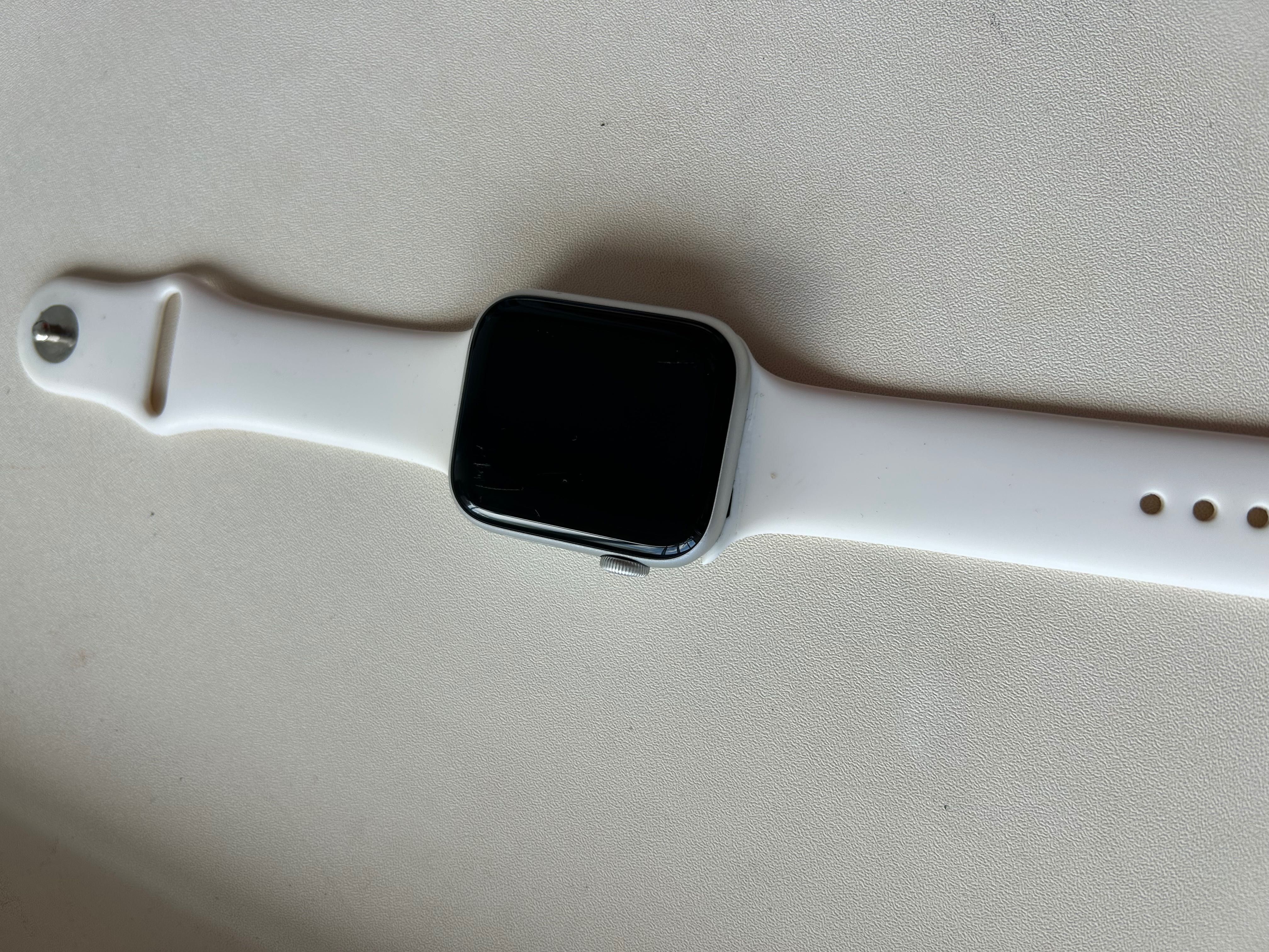 Продам Apple Watch SE 2 44mm