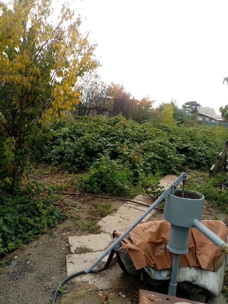 Продом частный дом 12 дача конченый сразу возле магазине дом.
