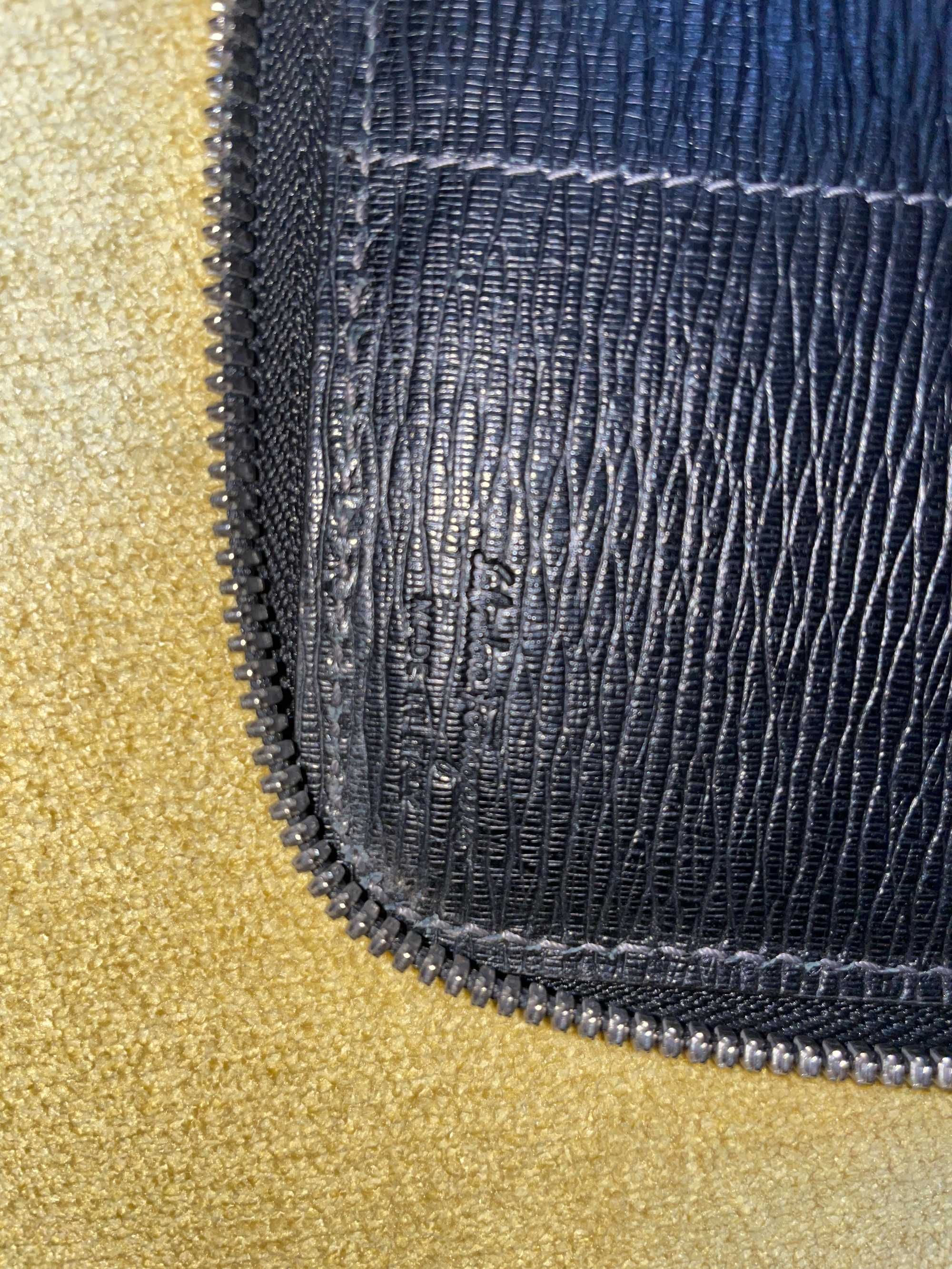 Продаю Оригинальную барсетку Salvatore Ferragamo