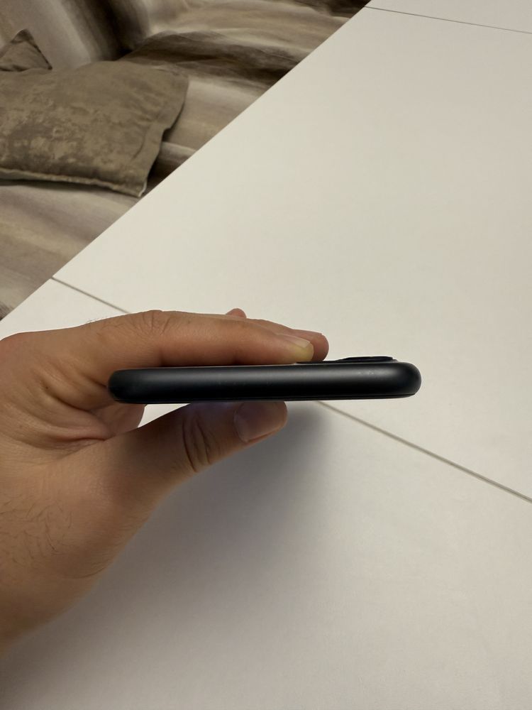 IPhone 11 в отличном состоянии.