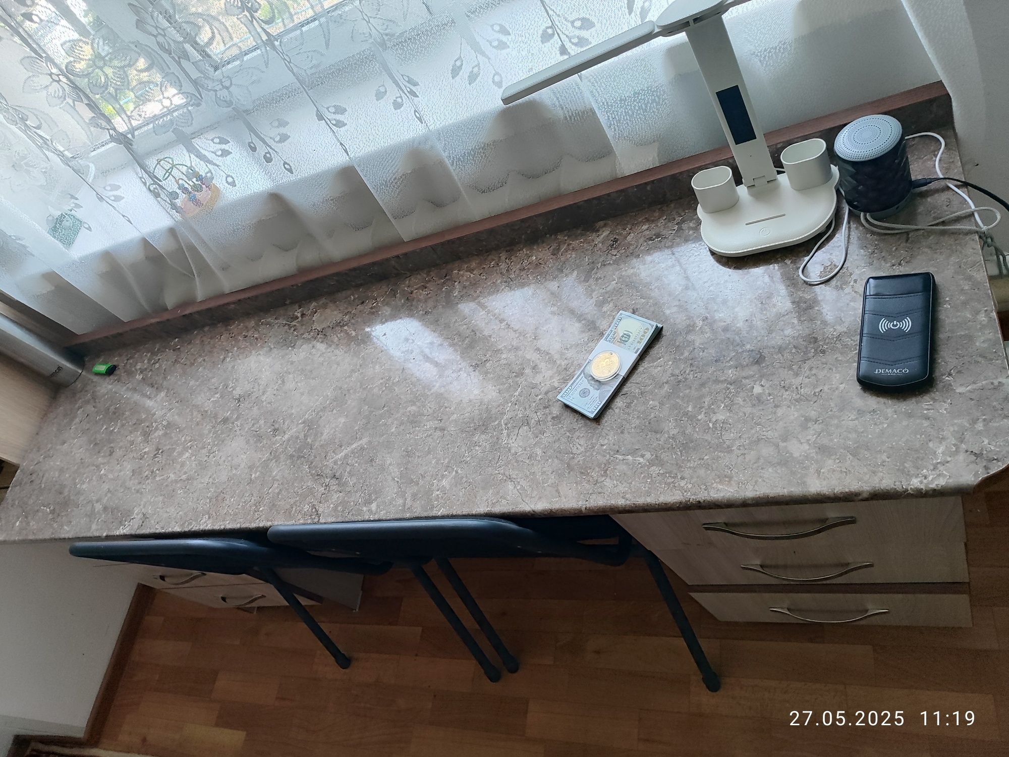 СРОЧНО! Продам б/у стол для двоих
Размеры: 190×50×75 см
Прочный, с тол