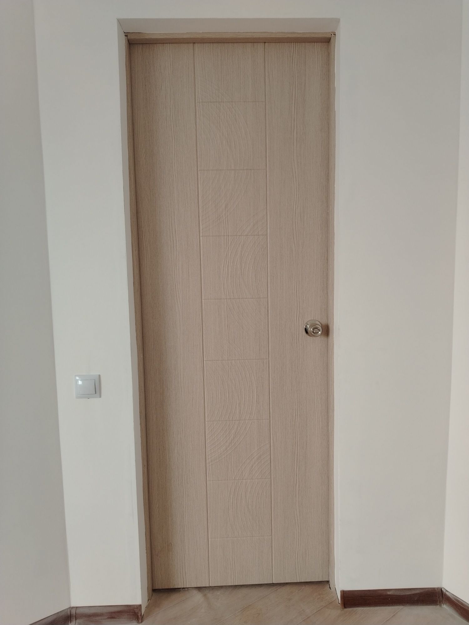 Продам межкомнатные двери р-80