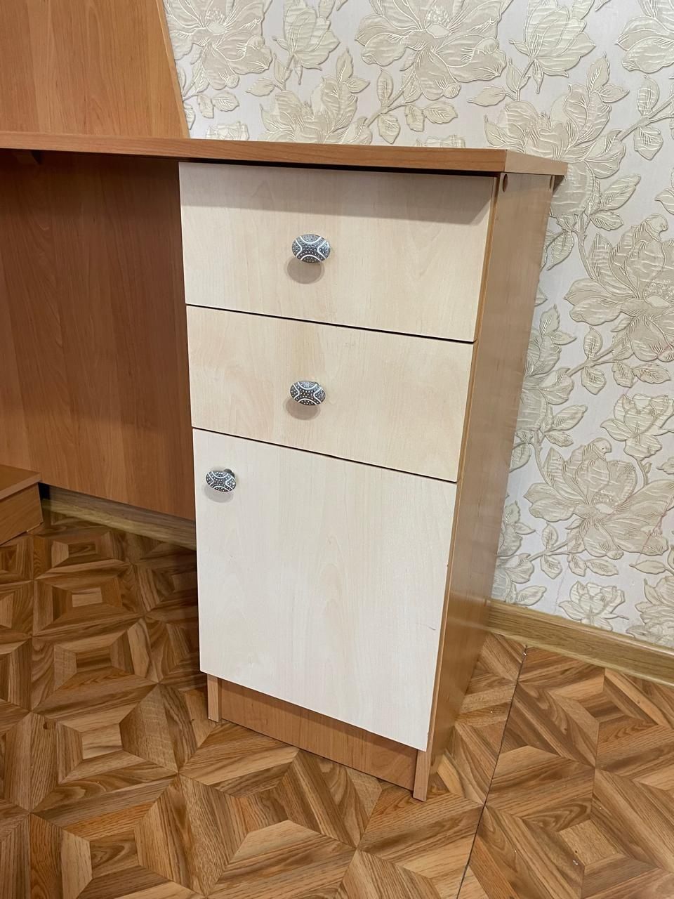 Продам компьютерный стол