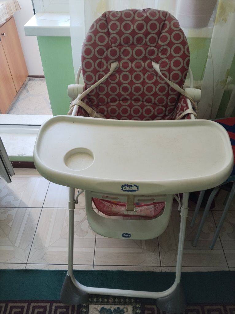 Продам стол для кормления б/у.Отличное состояние.