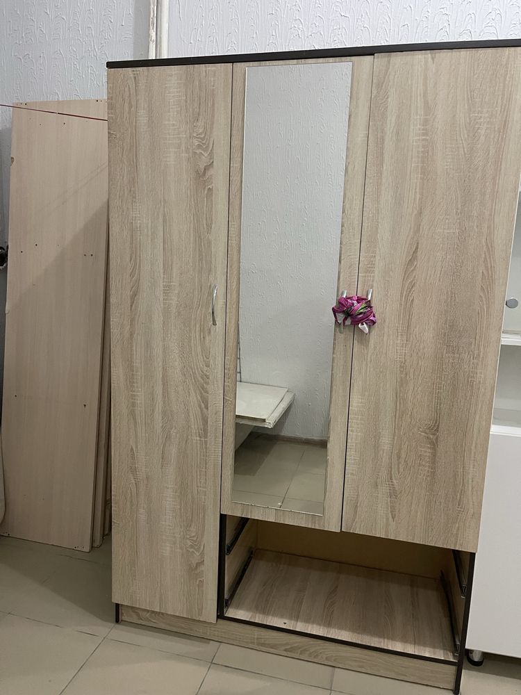 Шкаф для одежды в прихожую