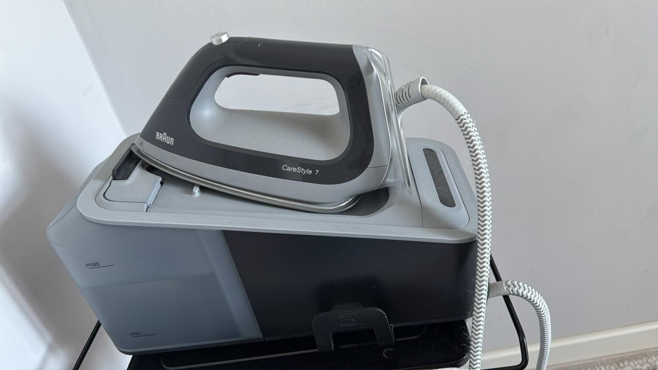 Парогенератор утюг от бренда Braun. Почти новая,.