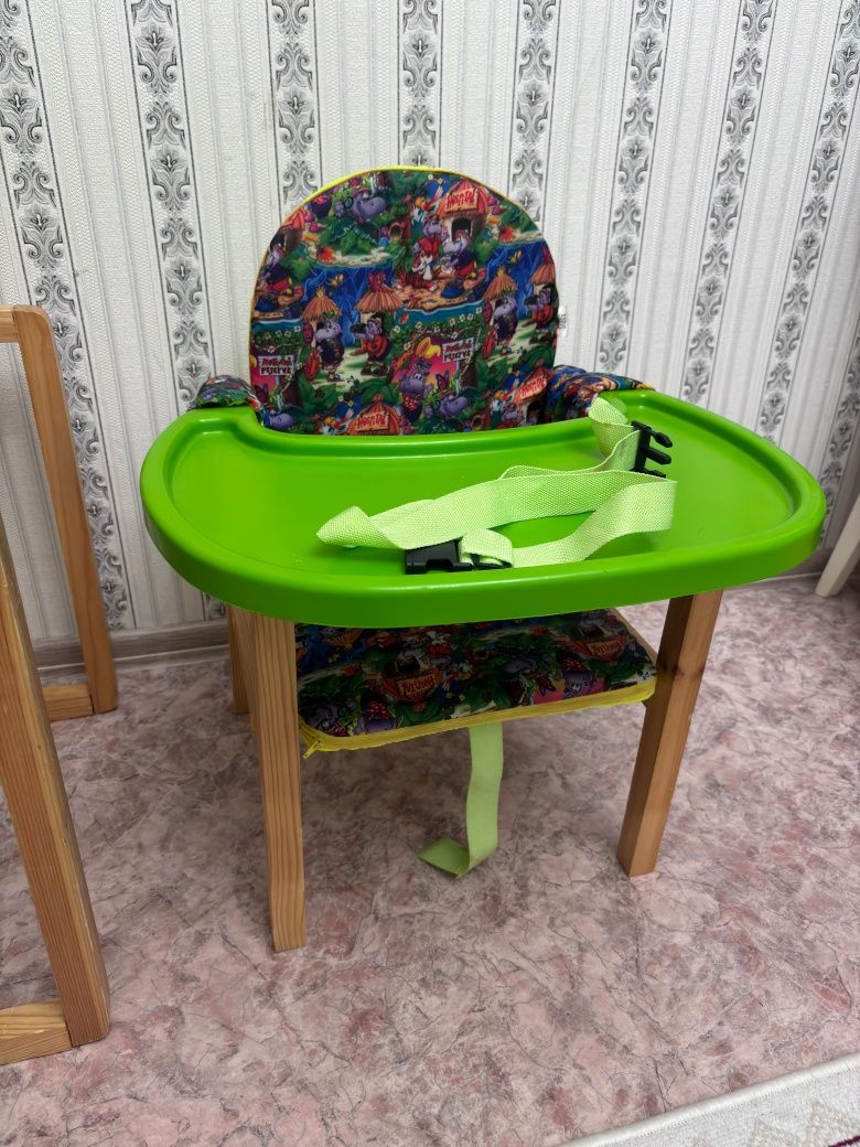 Детский стол со стулом