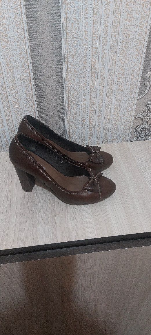 продам женские туфли
