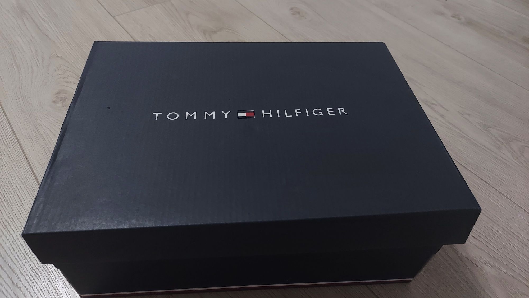 Кросовки Tommy Hilfiger женские 37 размера