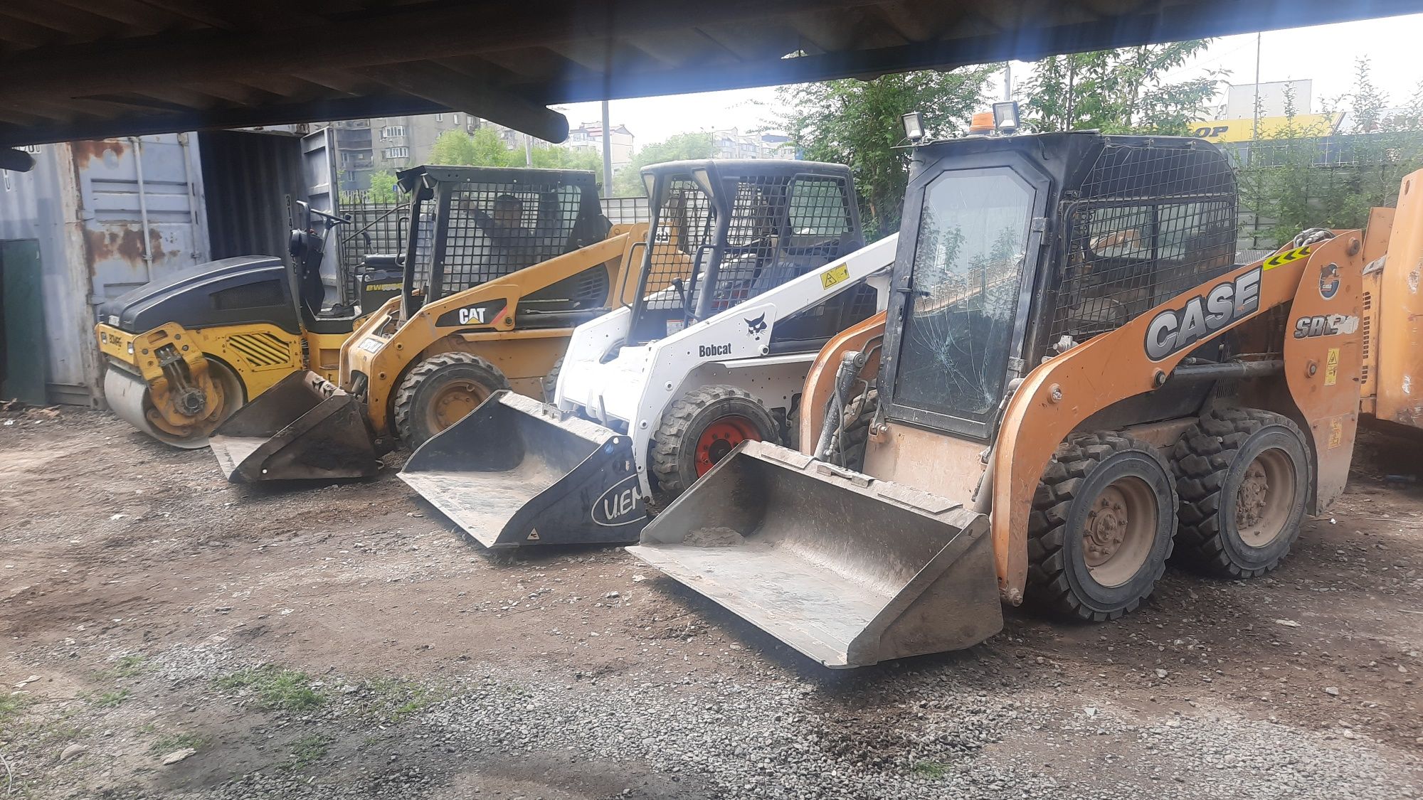 Аренда и услуги мини-погрузчик Bobcat,бобкат, мини погрузчик, каток 3т