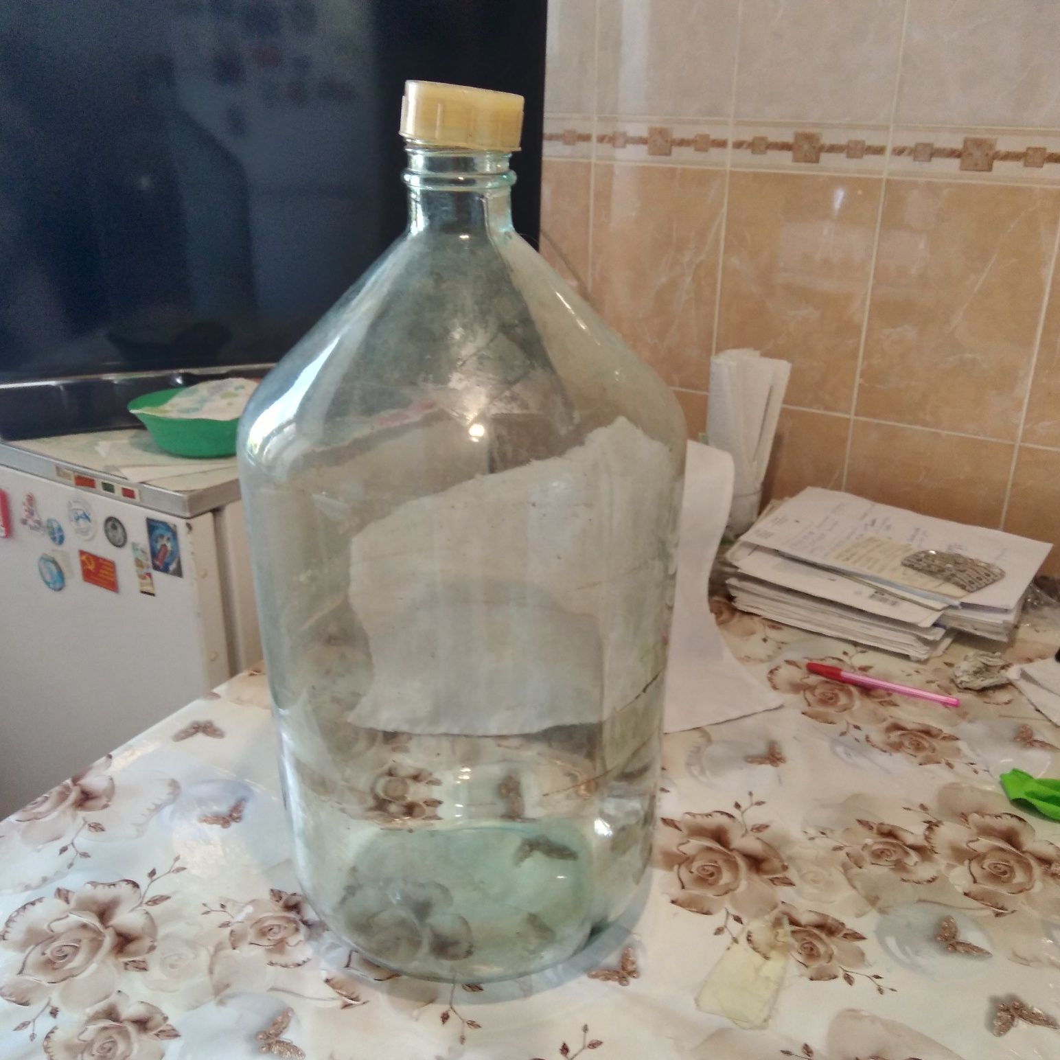 Бутыль стеклянный