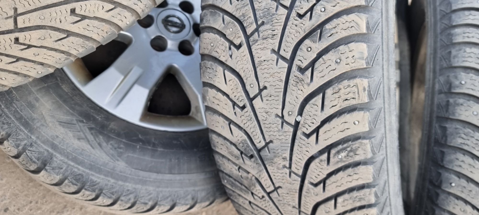 Продам резину зимнюю MAXXIS 265/65 R17