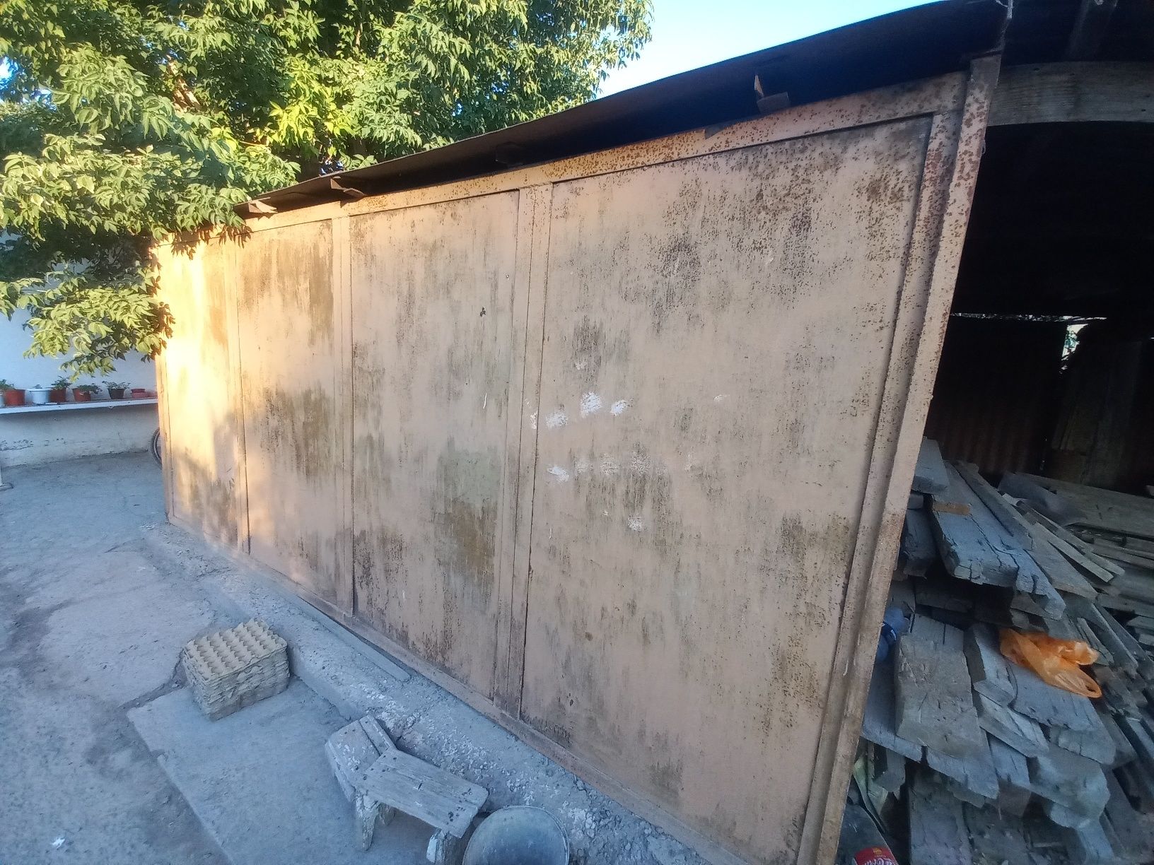 Продаю металлический гараж 2.8×4.4 м — разборный, крепкий, толщина 5 м